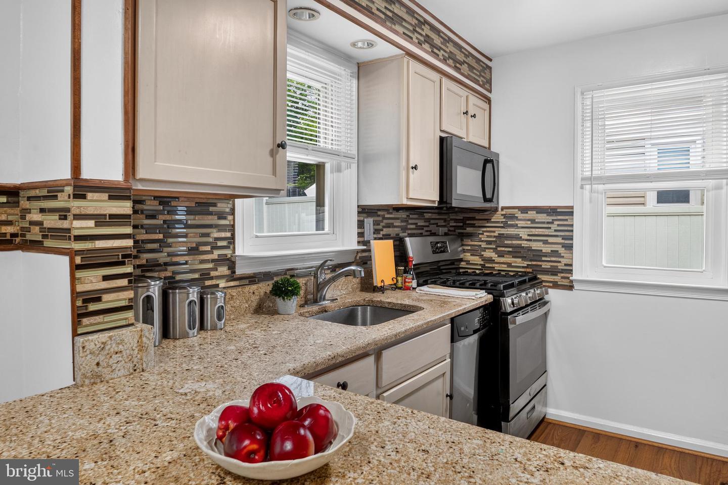 1910 Park Pl, Gwynn Oak, MD 21207 &mdash; Photo 4
